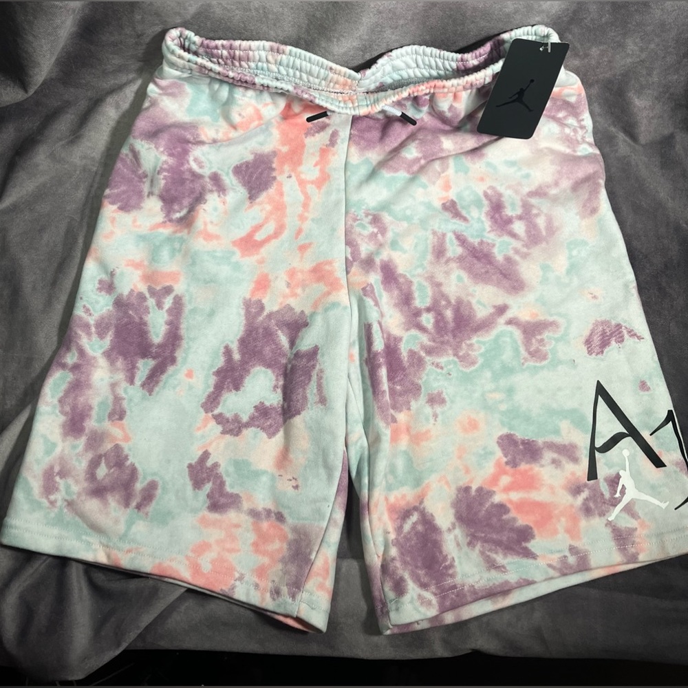 BNWT boys jordan shorts size XL